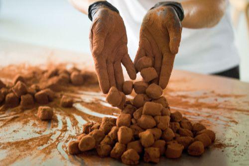 patriterra--worb-schweiz-geschenkservice-feinkost-antica-dispensa-monfortini-alla-nocciola-tartufe-nero-dolce-sweet-black-truffle-piemont-impressionen patriterra--worb-schweiz-geschenkservice-feinkost-antica-dispensa-monfortini-alla-nocciola-tartufe-nero-dolce-sweet-black-truffle-piemont-impressionen