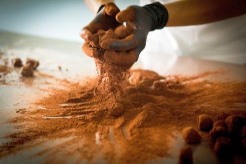 patriterra--worb-schweiz-geschenkservice-feinkost-antica-dispensa-monfortini-alla-nocciola-tartufe-nero-dolce-sweet-black-truffle-piemont-impressionen patriterra--worb-schweiz-geschenkservice-feinkost-antica-dispensa-monfortini-alla-nocciola-tartufe-nero-dolce-sweet-black-truffle-piemont-impressionen