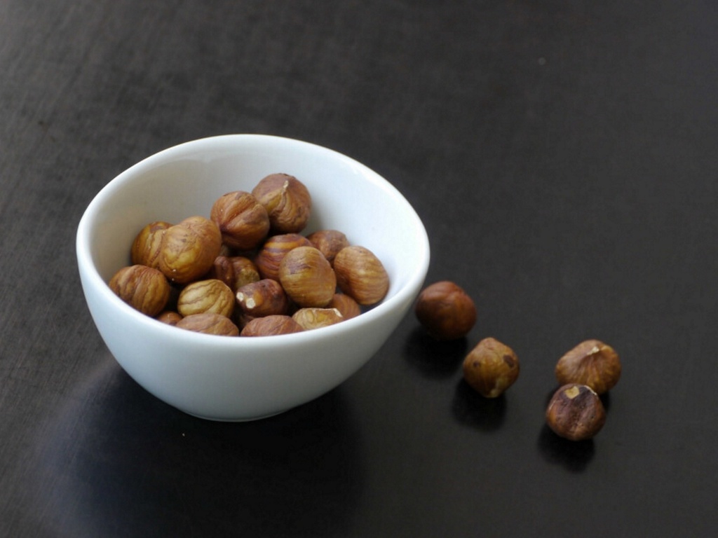 Hazelnut kernels, Roman round, organic, Italy, 1 kg